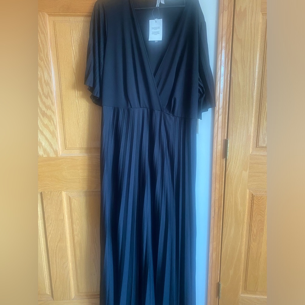 ASOS CURVE pleated maxi with SLEEVES. NWT